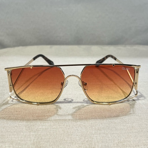 Quay Australia BADDIE BEHAVIOR Gold/ Orange Yellow - Picture 1 of 8